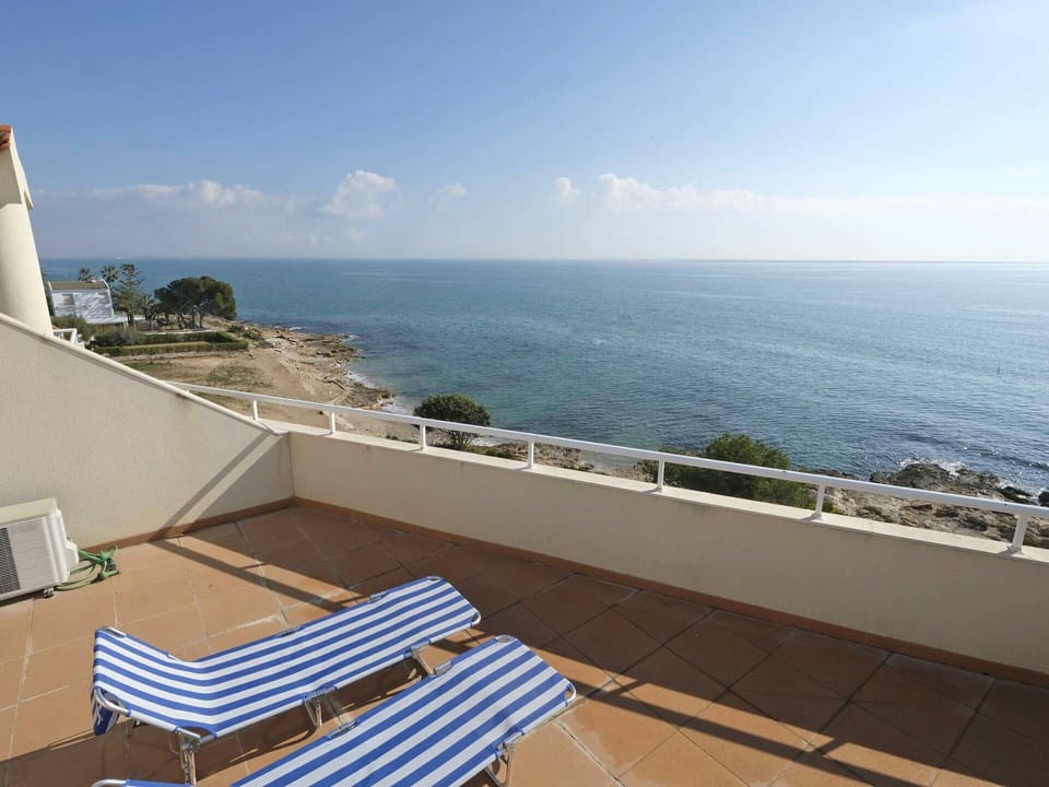 Water, Sky, Cloud, Building, Azure, Seaside Resort, Coastal And Oceanic Landforms, Shade, Outdoor Furniture, Wood