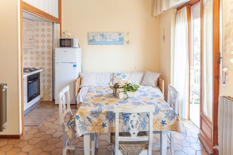 Dining Room, Kitchen