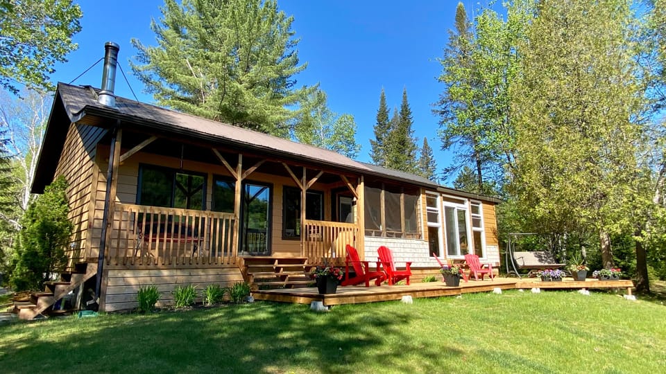 Extérieur face au lac
Terrasse pour relaxer et admirer le lac