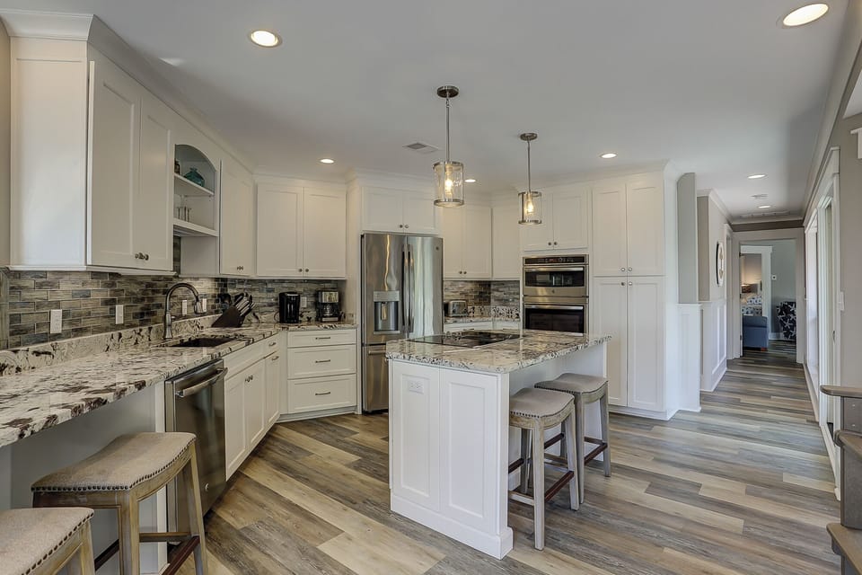 Kitchen with Breakfast Bars = Seats 4