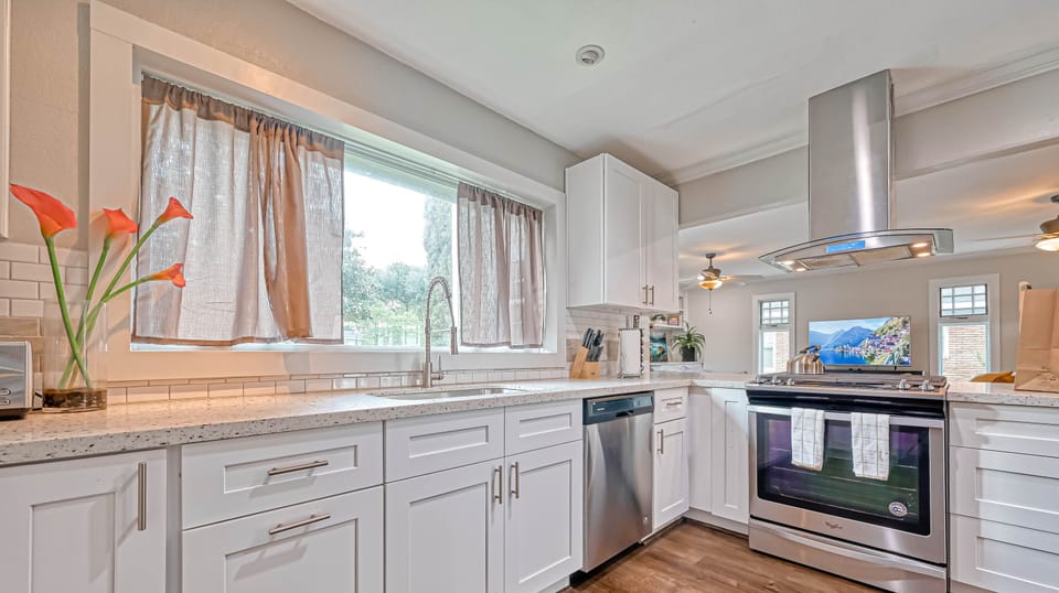Cook Up Delicious Meals in this Modern Kitchen