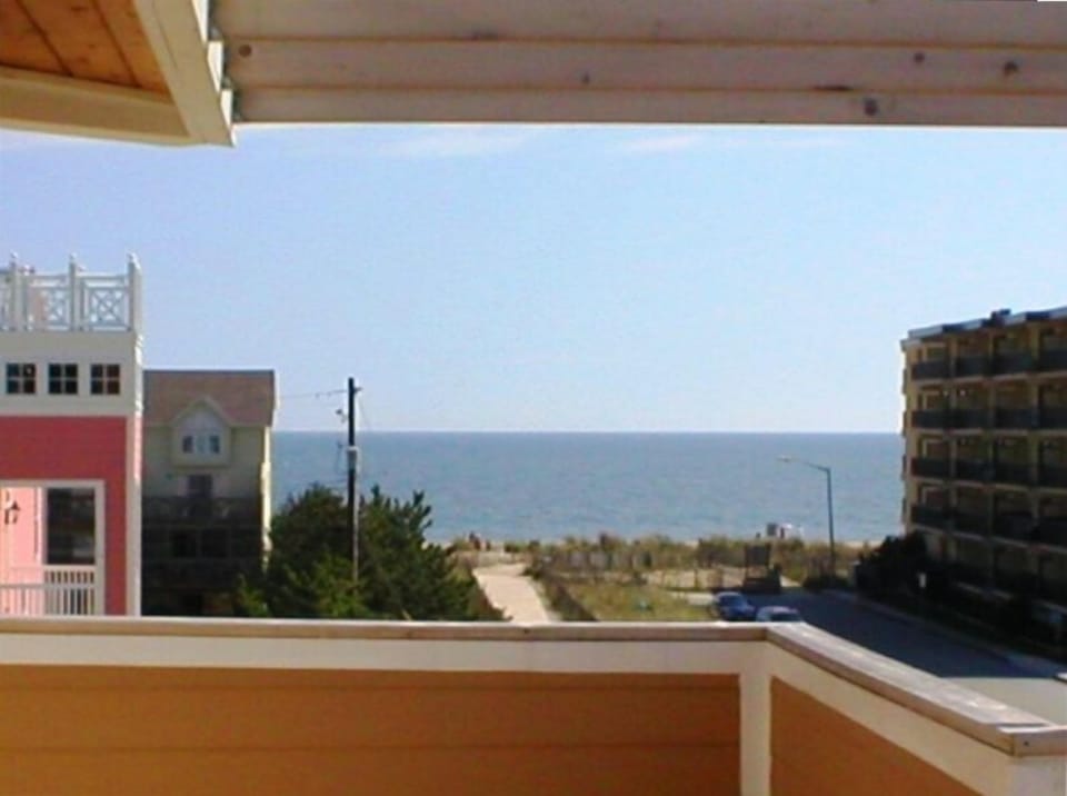 THIS DECK VIEW IS WAITING FOR YOU...