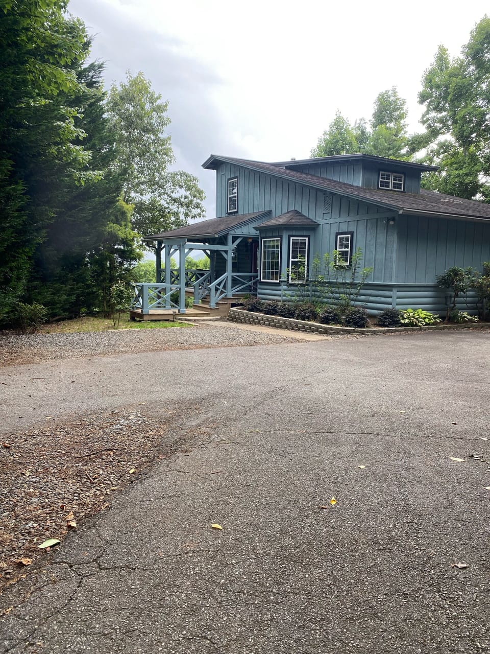 Outdoor parking with plenty of room to turn around