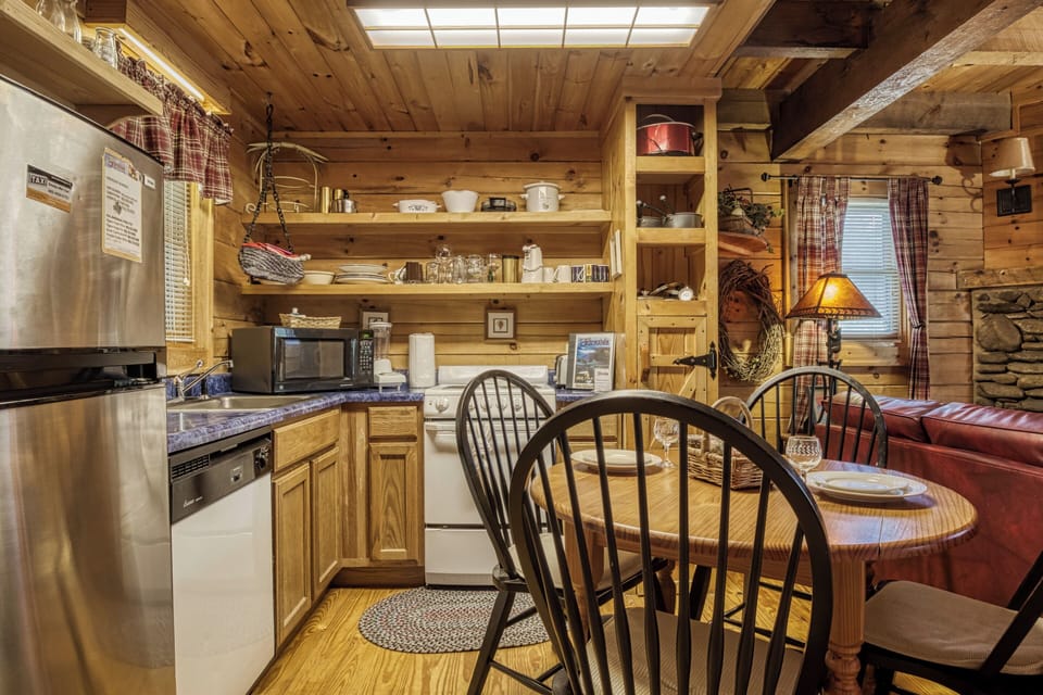 Smoky Mountain Cabin "Tennessee Twilight Cabin" - Fully furnished kitchen