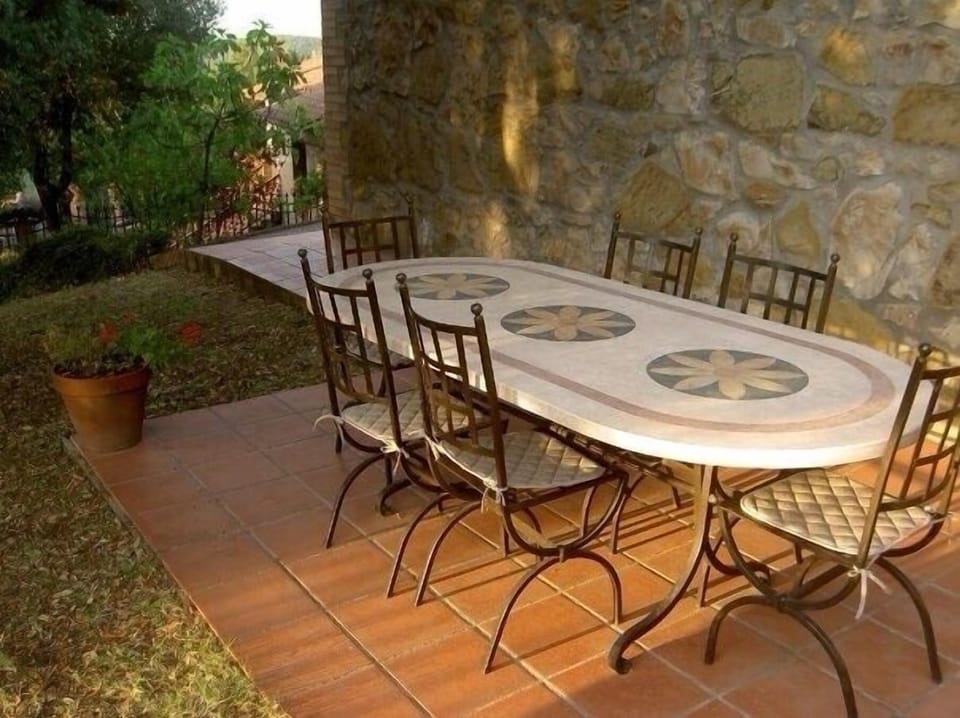 Outdoor table seats 8 for alfresco dining.