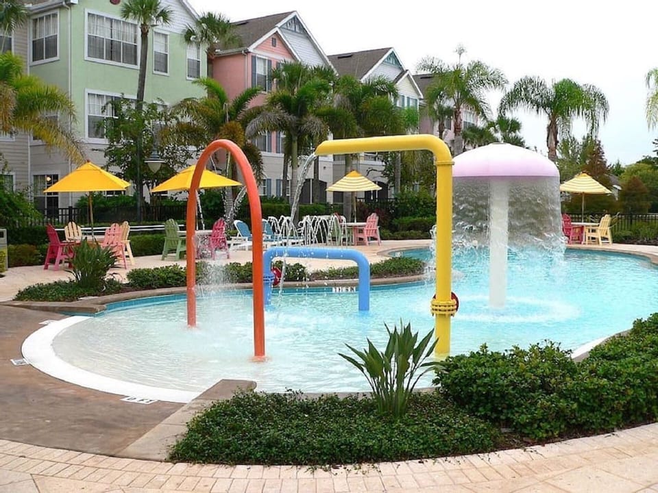 Zero entry kiddie pool