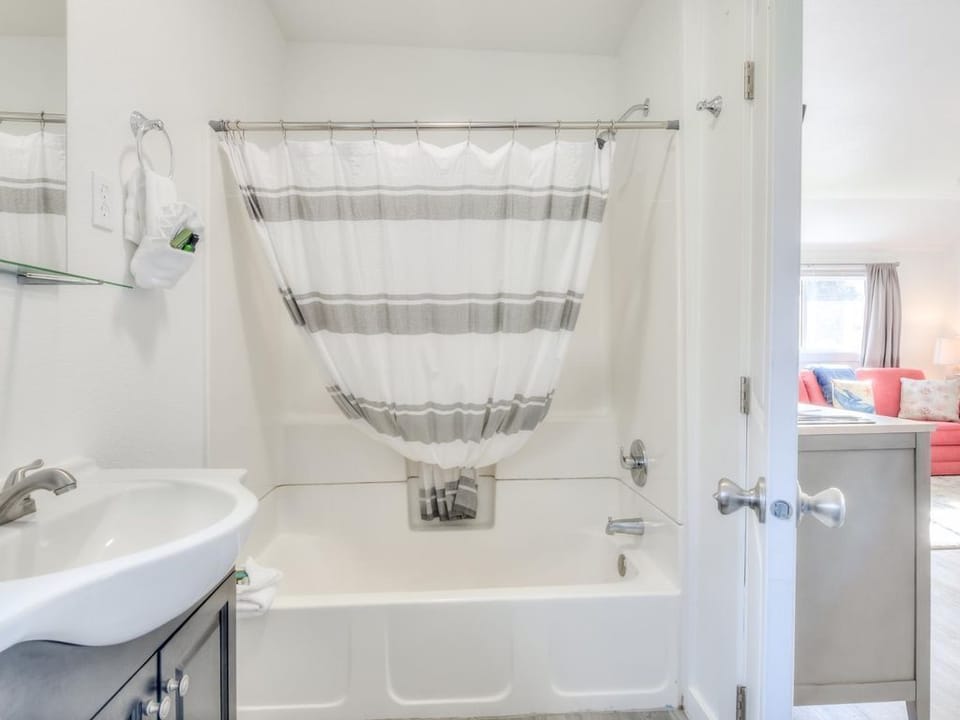 Full Bath Tub