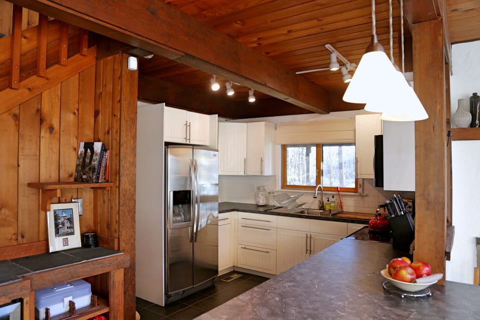 Modernized kitchen - great for cooking