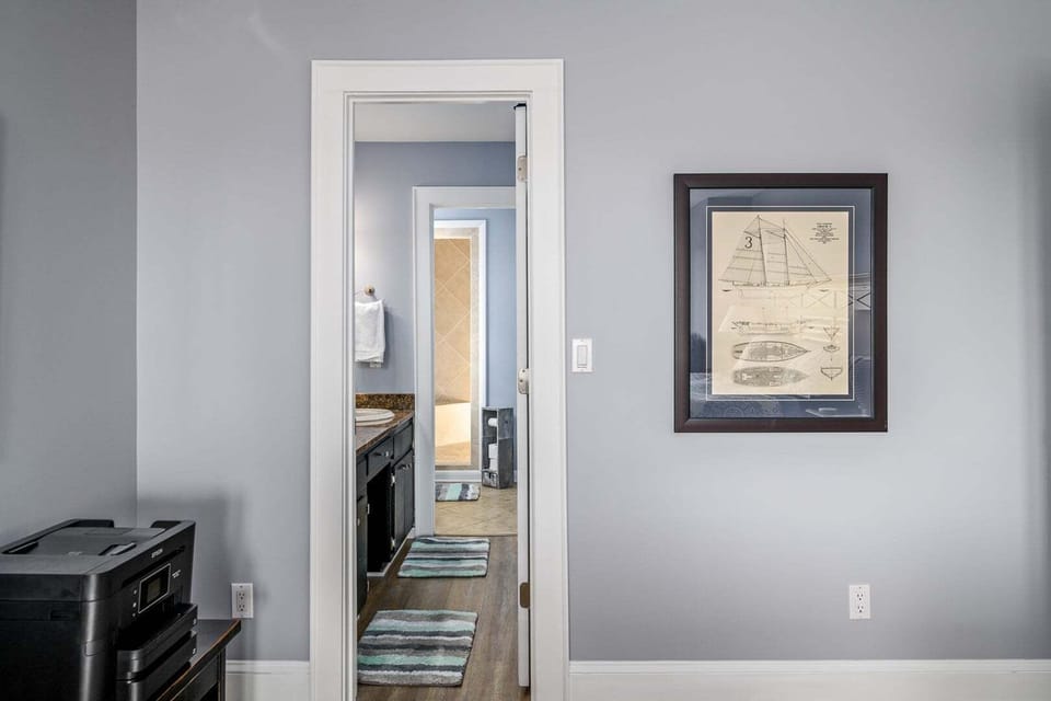 Oceanfront Bedroom - King Bathroom (50KB)