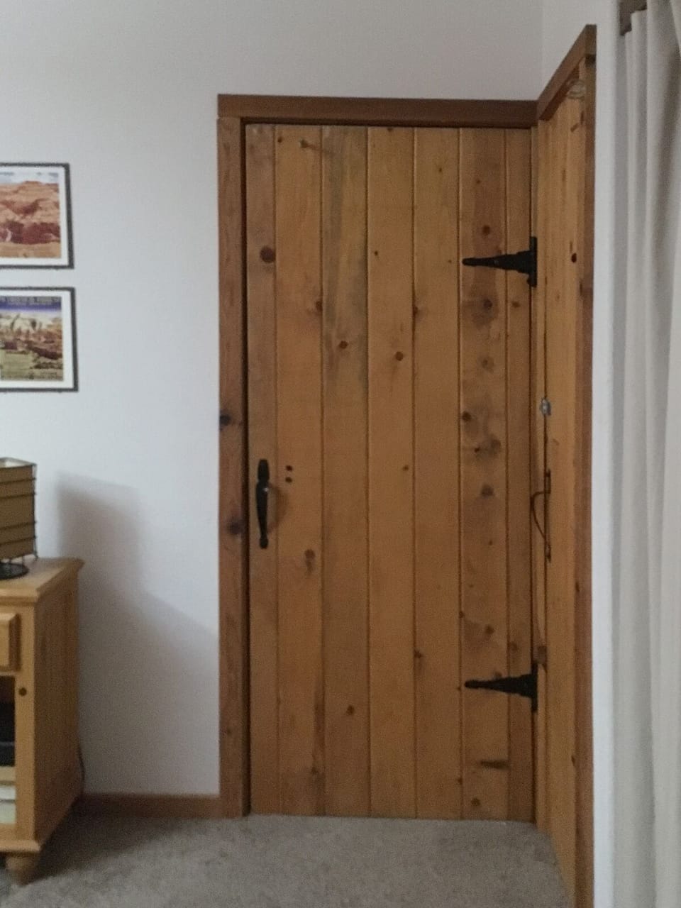 INTERIOR DOOR