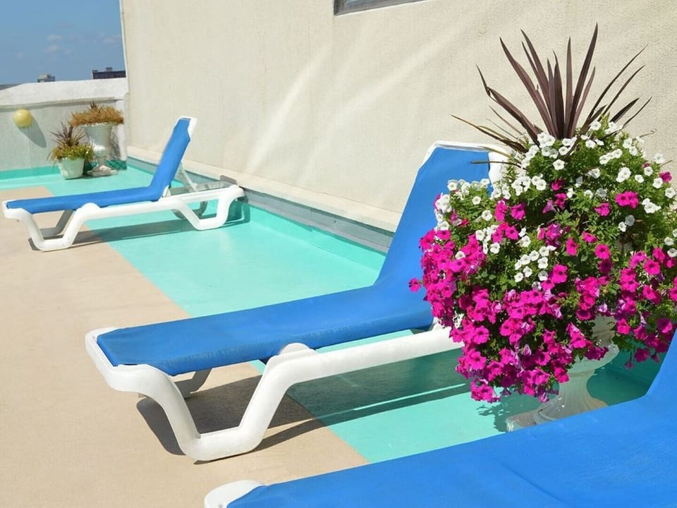 Seasonal Sun Deck