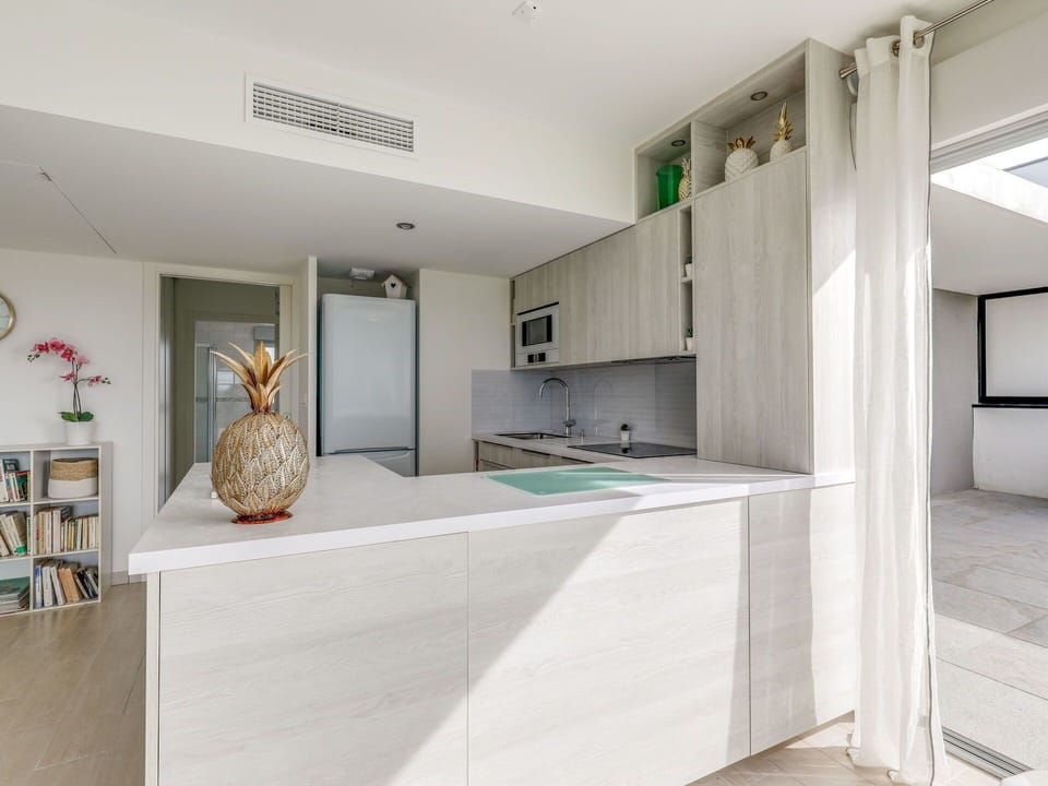 Property, Room, Interior Design, Ceiling, Floor, Furniture, Countertop, House, Building, Architecture