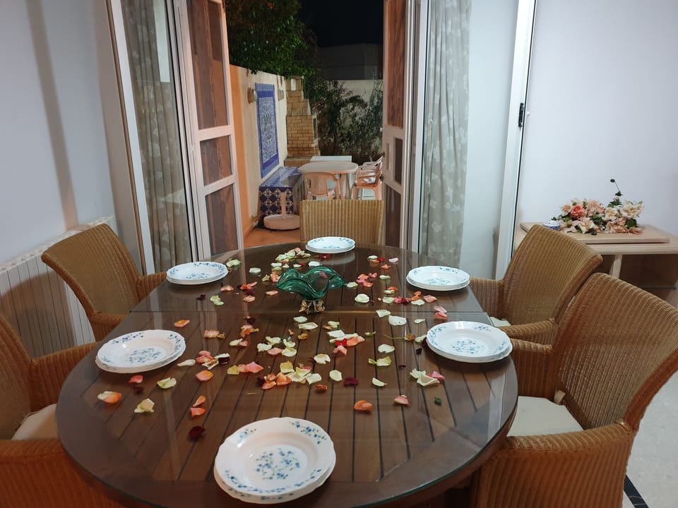 Outdoor dining