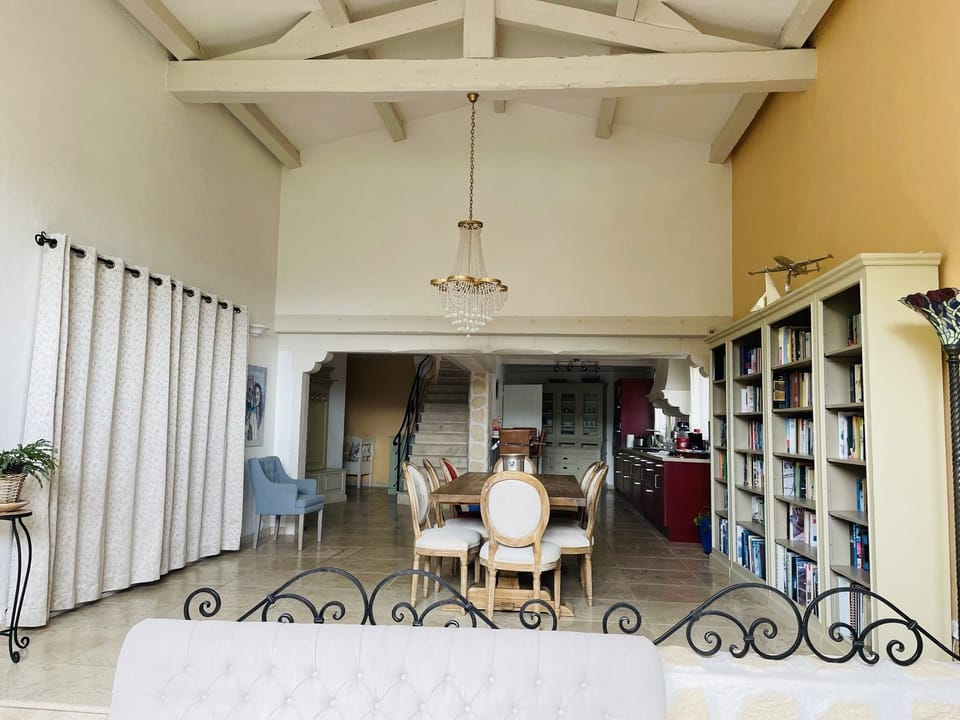 Full view on the living room and open kitchen.