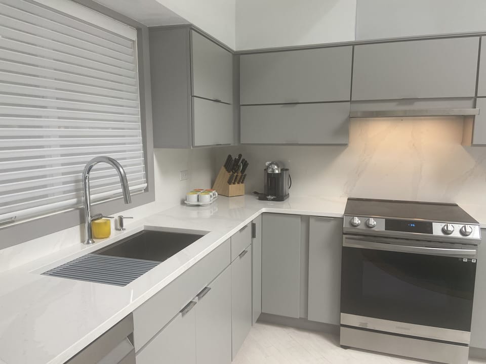 Brand new Kitchen / Appliances 