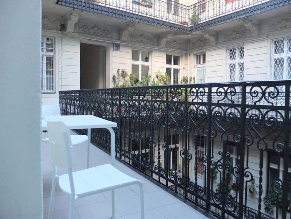 Court balcony