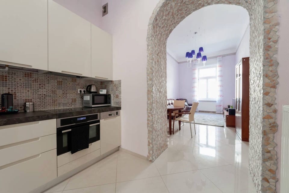 Modern and fully equipped kitchen