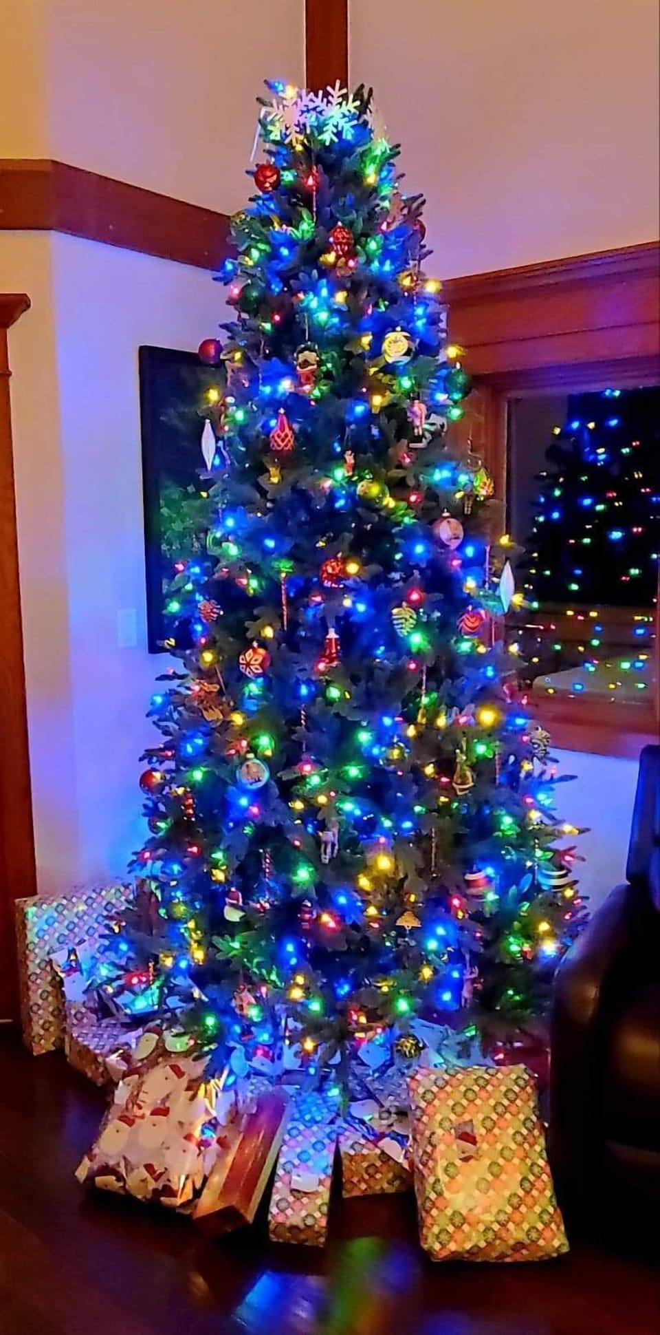 Booking around Christmas? The home will be decorated