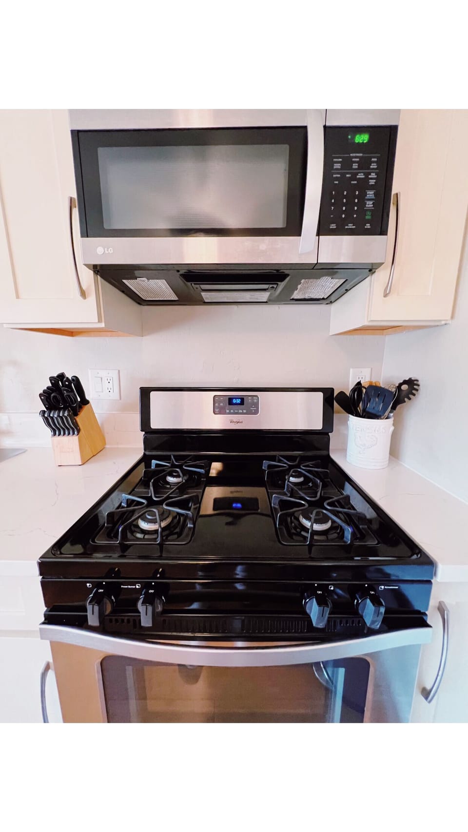 Four Burner Gas Stove with Oven, and Microwave 