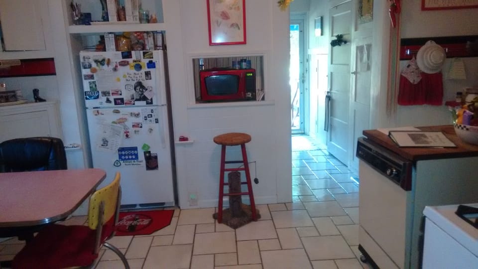 Kitchen-center.
