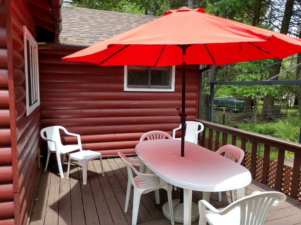 Outdoor dining for six