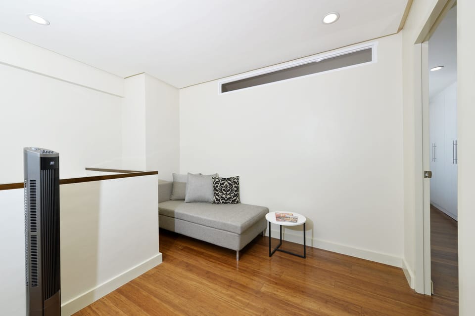 1-BR Penthouse (2 BEDS) w/o Balcony