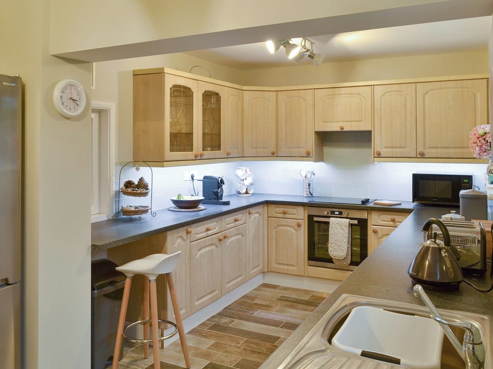 Fully appointed fitted kitchen | Treen, Lansallos, near Looe