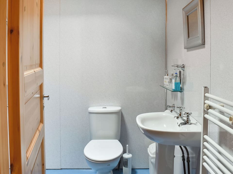Bathroom | Bank End Lodge, Carlton