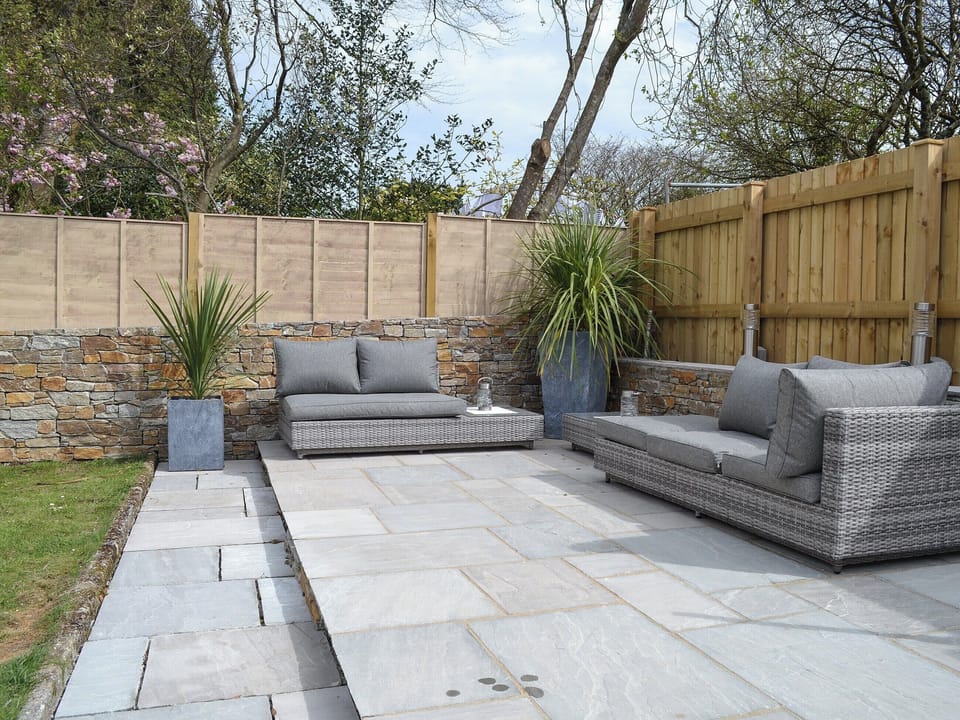 Outdoor area with hot tub | Littlewood, Newquay