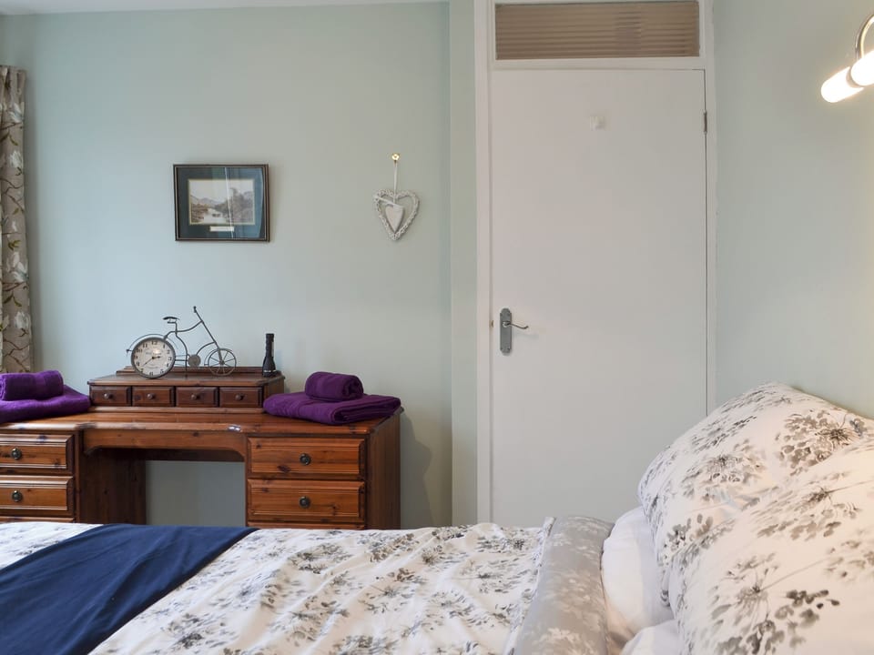 Relaxing en-suite double bedroom | The Warren, Whitstable