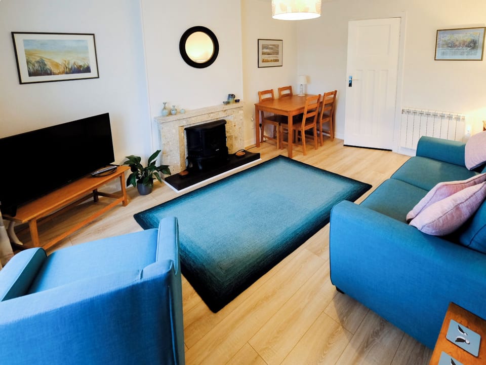 Living room with dining area | Fisher&rsquo;s Cottage, Balintore, near Tain