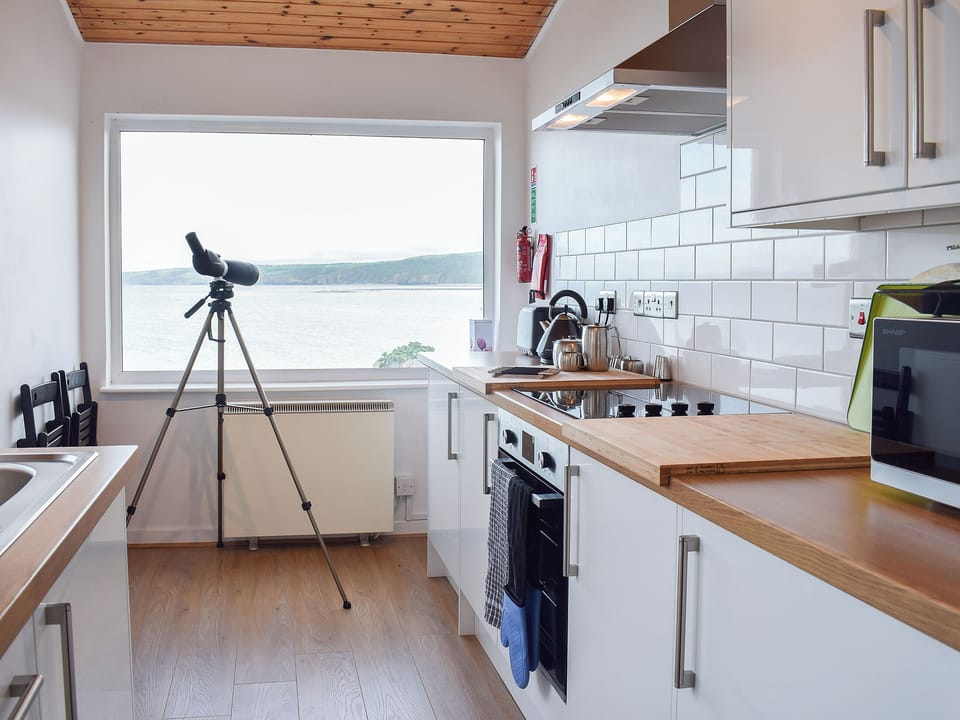 Well appointed kitchen | Seadrift, New Quay
