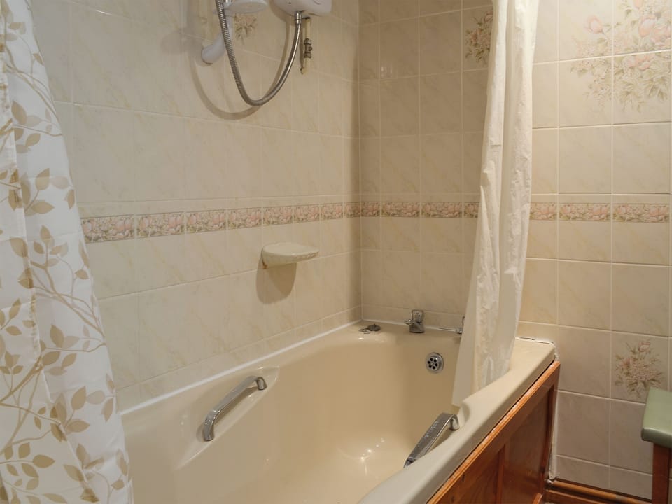 Cosy twin bedroom | Stable Cottage 8 - Moor Farm Stable Cottages, Foxley, near Fakenham