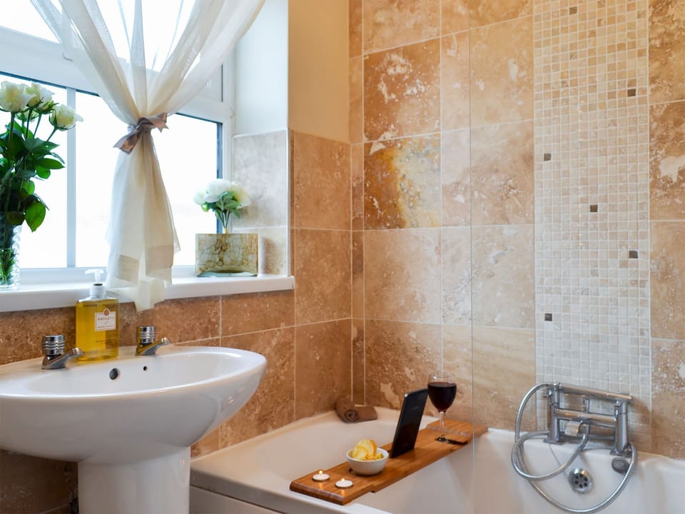 Bathroom | The Horseshoes, Hornsea