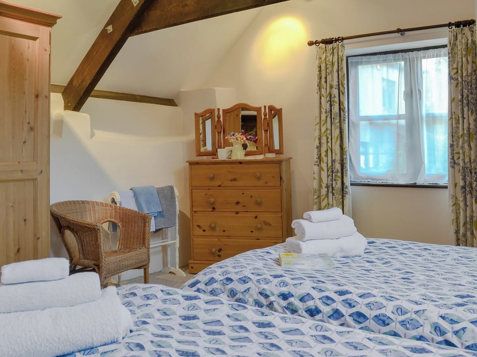 Light and airy twin bedroom | Clematis Cottage, Derriton, near Holsworthy