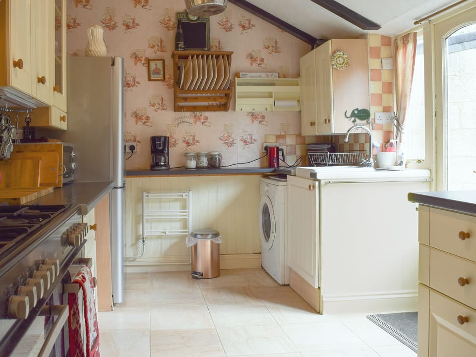Well equipped kitchen | Rebecca&rsquo;s Cottage - Richmond and Rebecca&rsquo;s Cottages, Welton