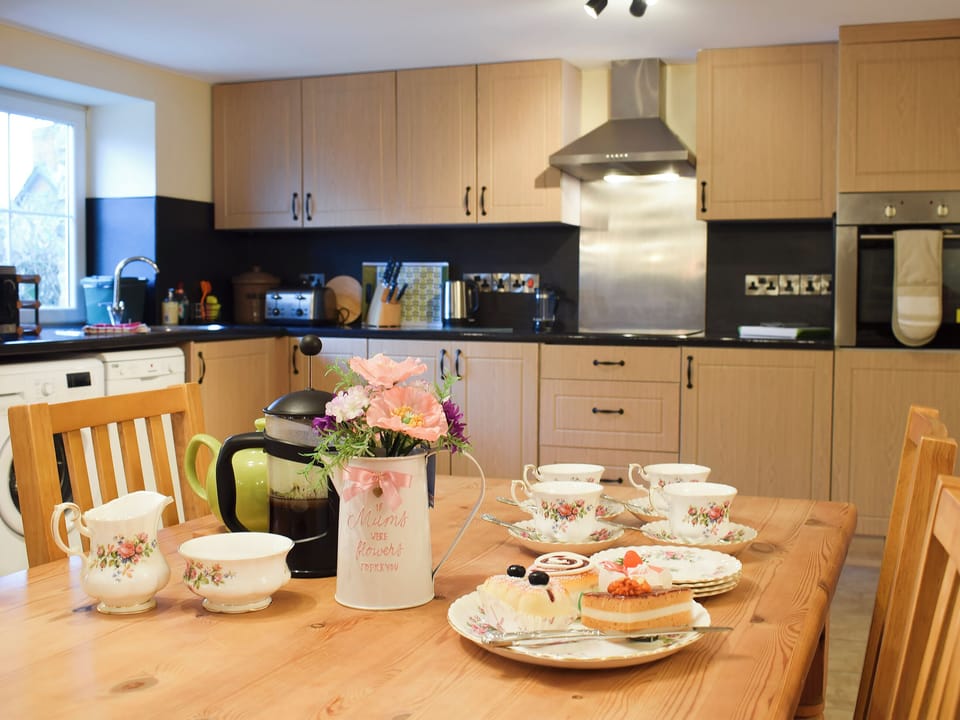Kitchen and dining area | Penrhiw - Penrhiw Cottages, Llangeitho, near Tregaron