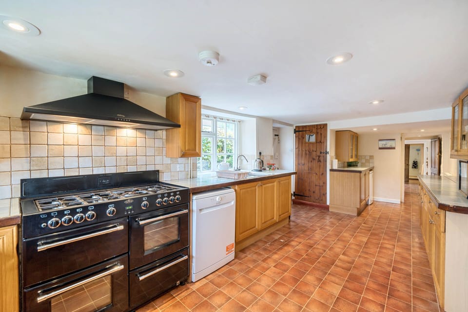 Range cooker with two main ovens, grill and 7 ring hob | Park Farmhouse, Chideock, near Bridport
