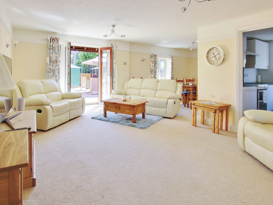 Welcoming living and dining room | Irenic Lodge - Irenic Lodges, Hamble