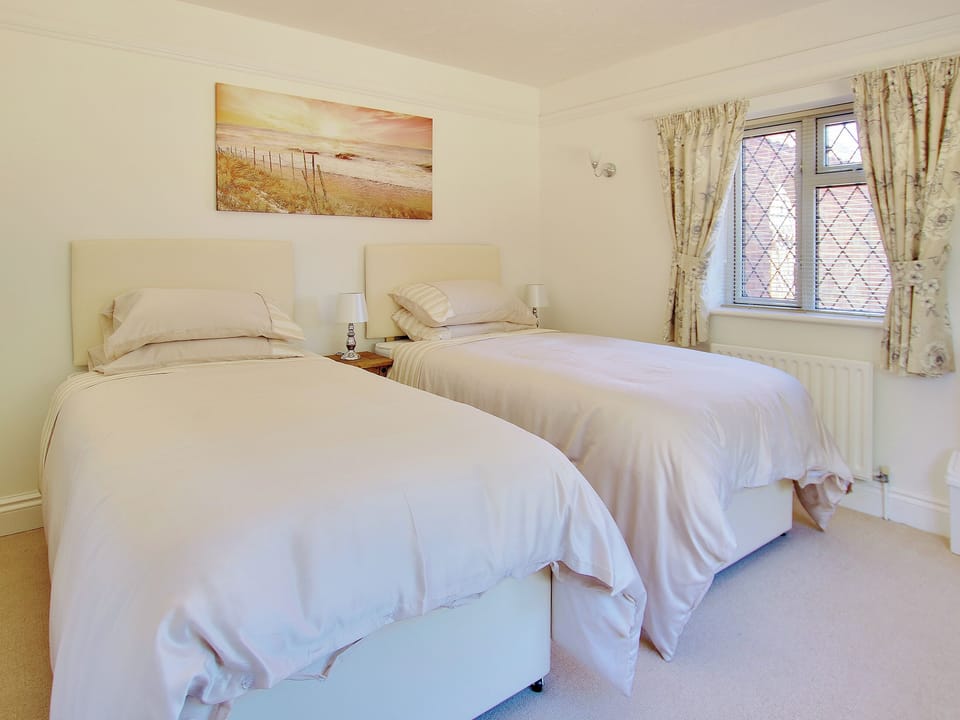 Peaceful second twin bedroom | Irenic Lodge - Irenic Lodges, Hamble