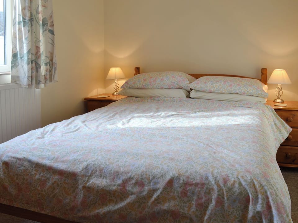Relaxing double bedroom | Stable Cottage 3 - Moor Farm Stable Cottages, Foxley, near Fakenham