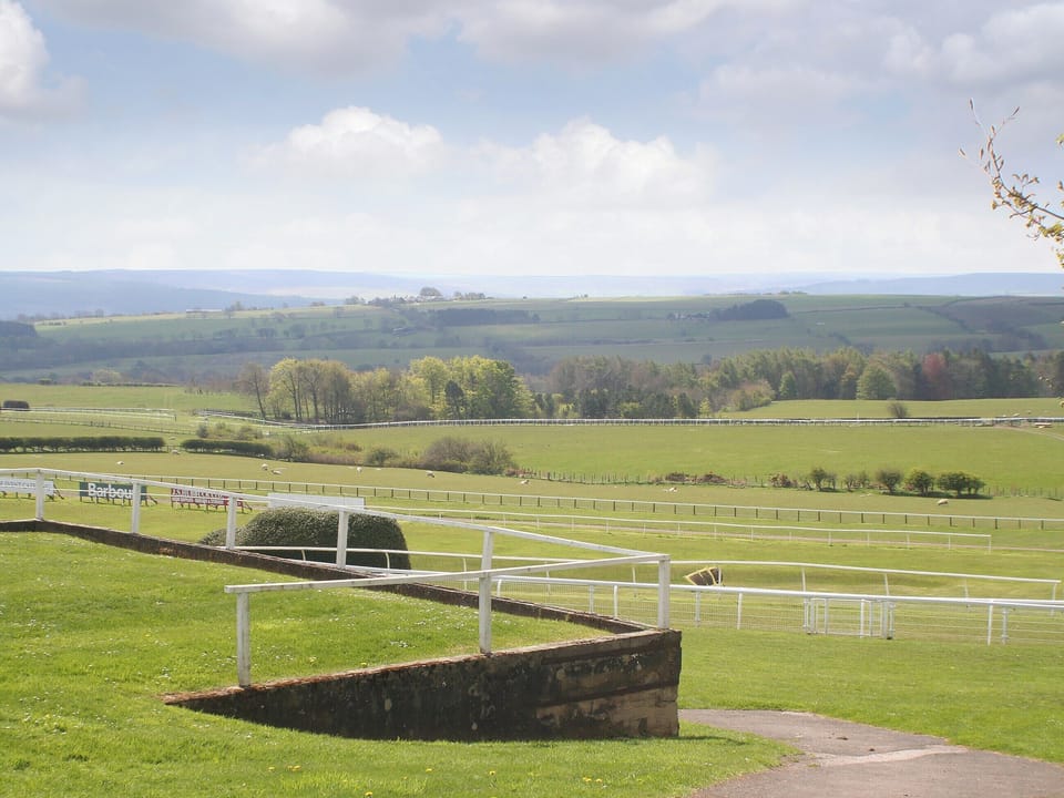 Delightful twin bedded room | The Racecourse Lodge, Hexham