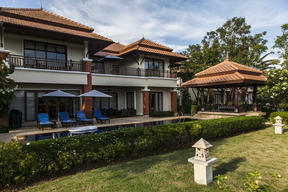 PhukeLaguna 4 bedrooms thai  pool villa 