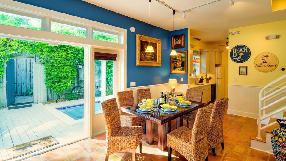 Americana Tropicale - The indoor dining table seats six comfortably...