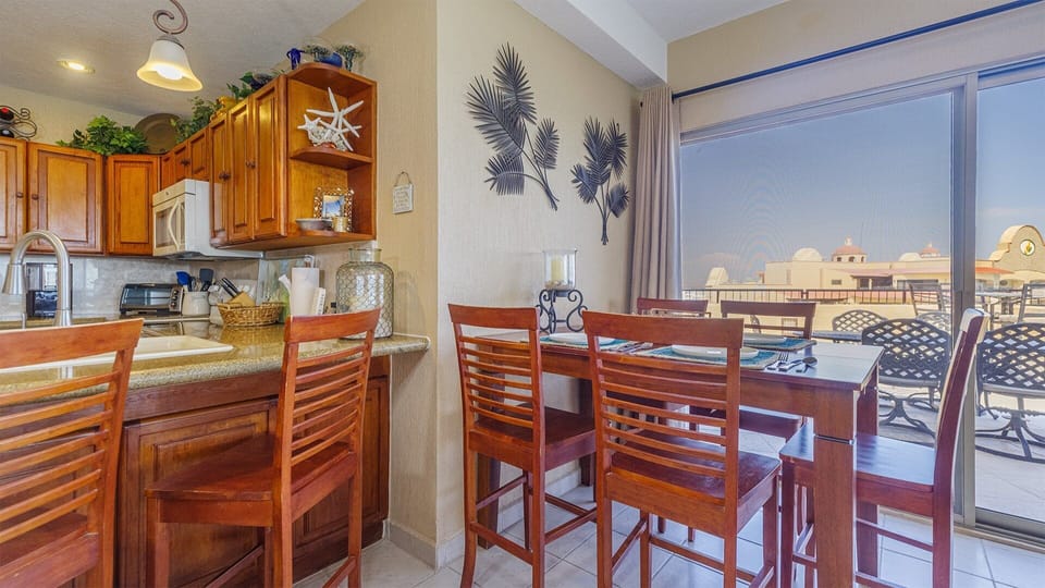 Table for five and seating at the kitchen counter as well
