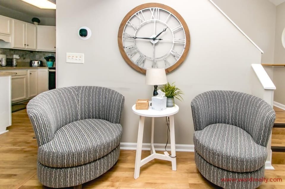 Extra Seating In Living Area