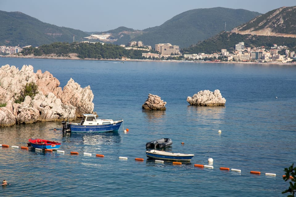 We recommend you to catch some time every day and enjoy in this amazing sea