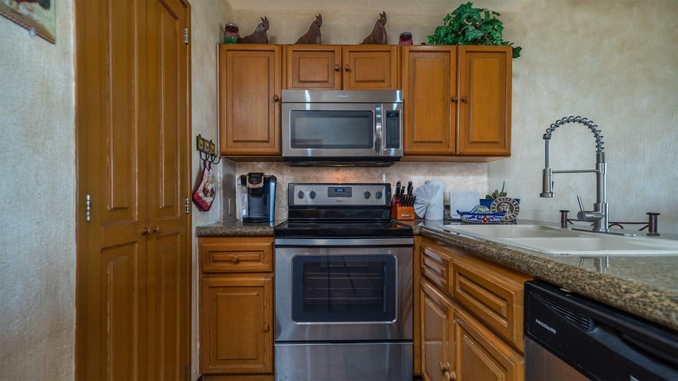 Full kitchen