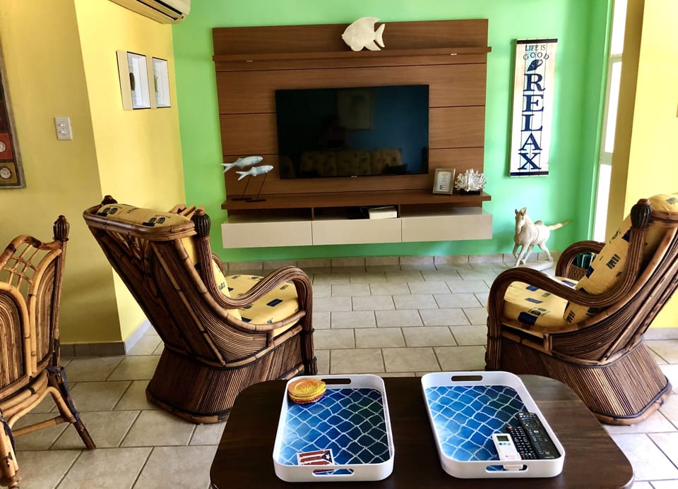 55” Smart TV, Cable TV and Hi-Speed wifi