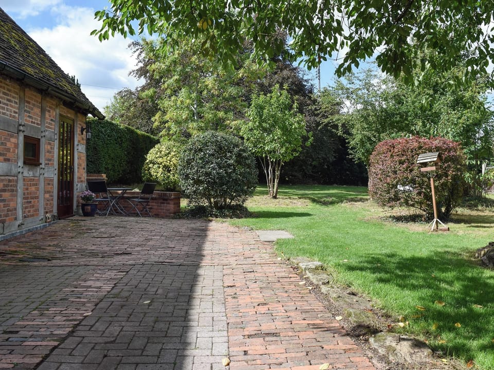 Garden | The Cider Press - Lawn Farm Retreats, Welland, near Malvern